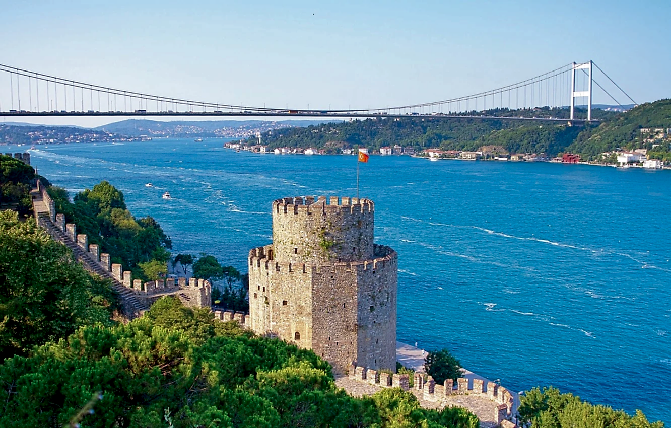 Discover Historical Face of İstanbul with a Bosphorus Cruise