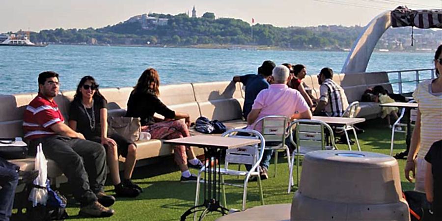 What to Wear on a Bosphorus Cruise for a Stylish Evening