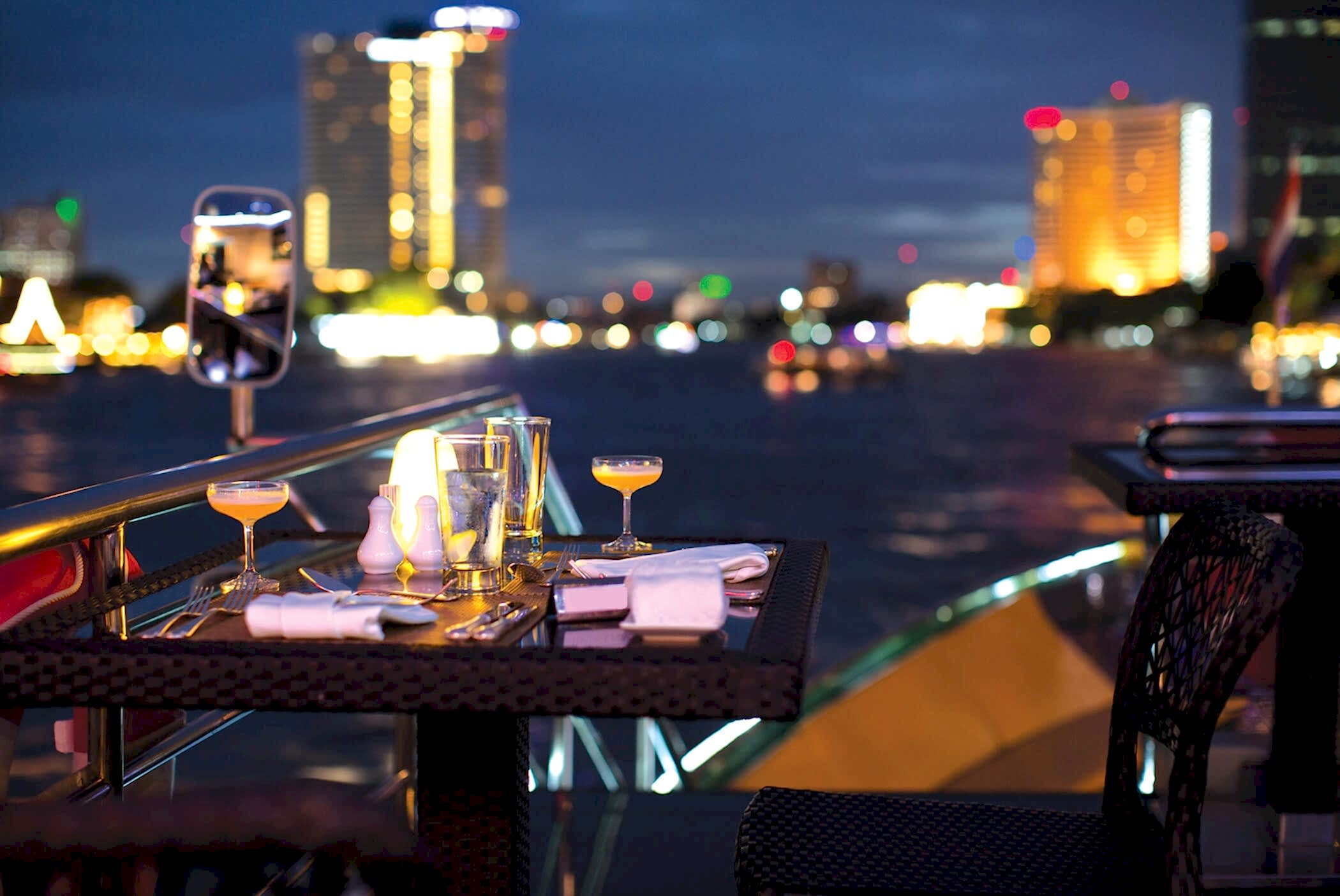 Luxurious Bosphorus Cruise with Dinner and Turkish Night Shows