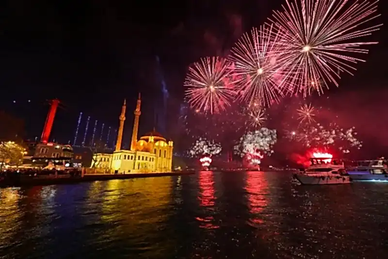  Unforgettable New Year's Eve on a Bosphorus Cruise