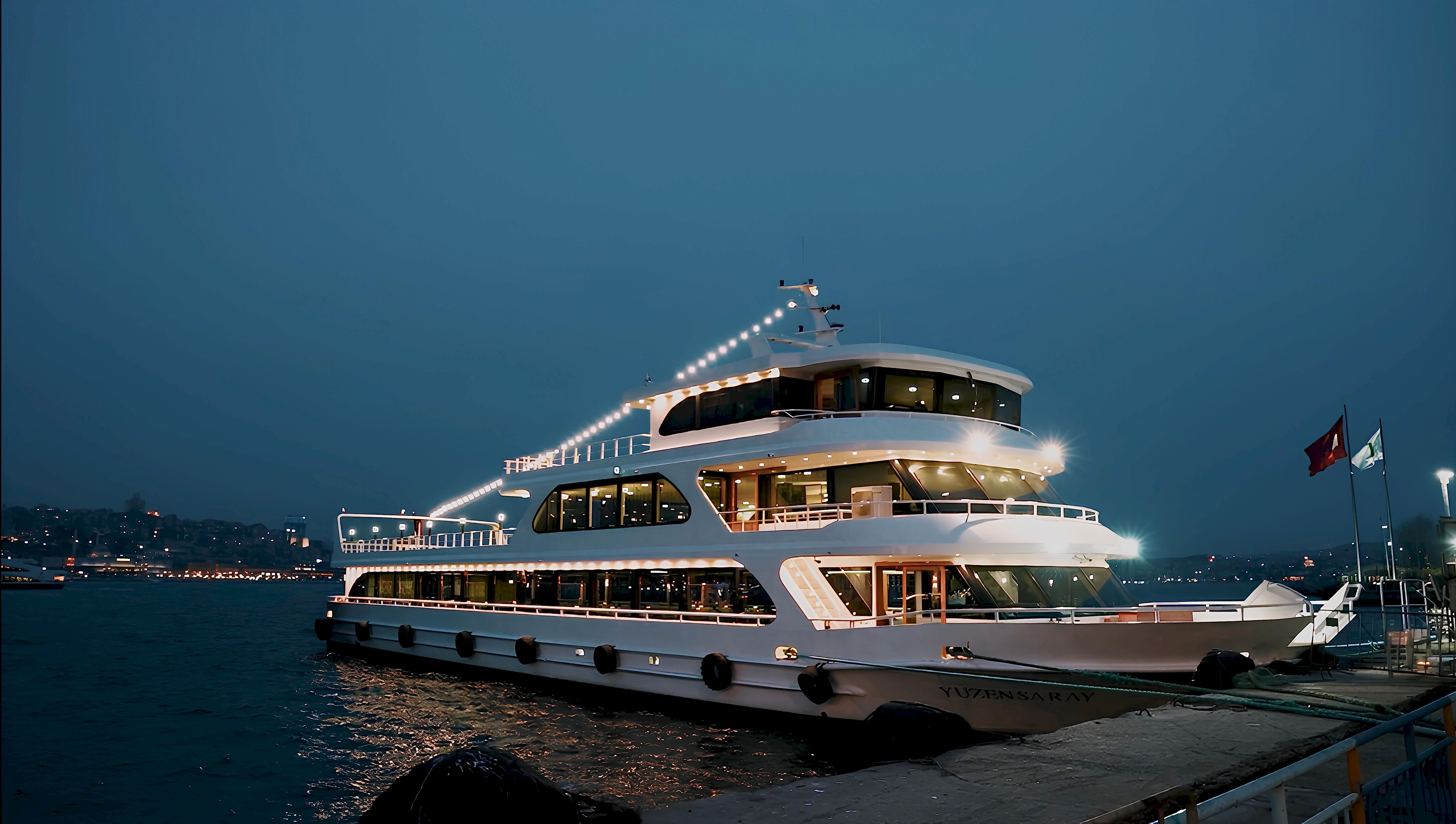 Bosphorus Dinner Cruise: The Ultimate Guide to Istanbul’s Nightlife on Water