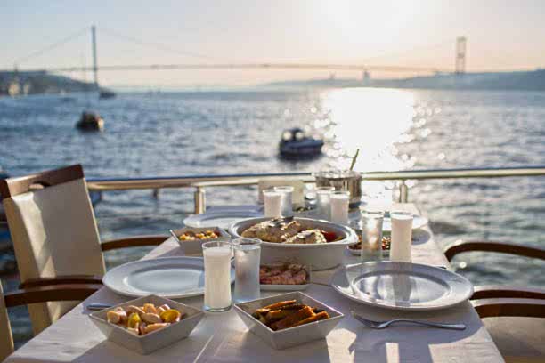 Discovering Local Alcoholic Beverages on the Bosphorus Cruise