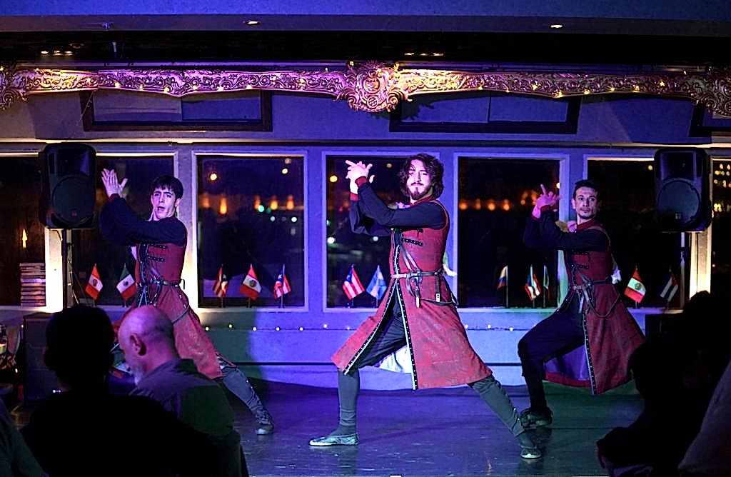 BOSPHORUS DINNER CRUISE & TURKISH NIGHT SHOW (STANDARD TABLE VIP LARGE MENU WITH DRINKS)