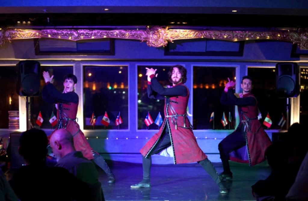 BOSPHORUS DINNER CRUISE & TURKISH NIGHT SHOW (CLOSE TO SHOW TABLE VIP LARGE MENU WITH DRINKS)
