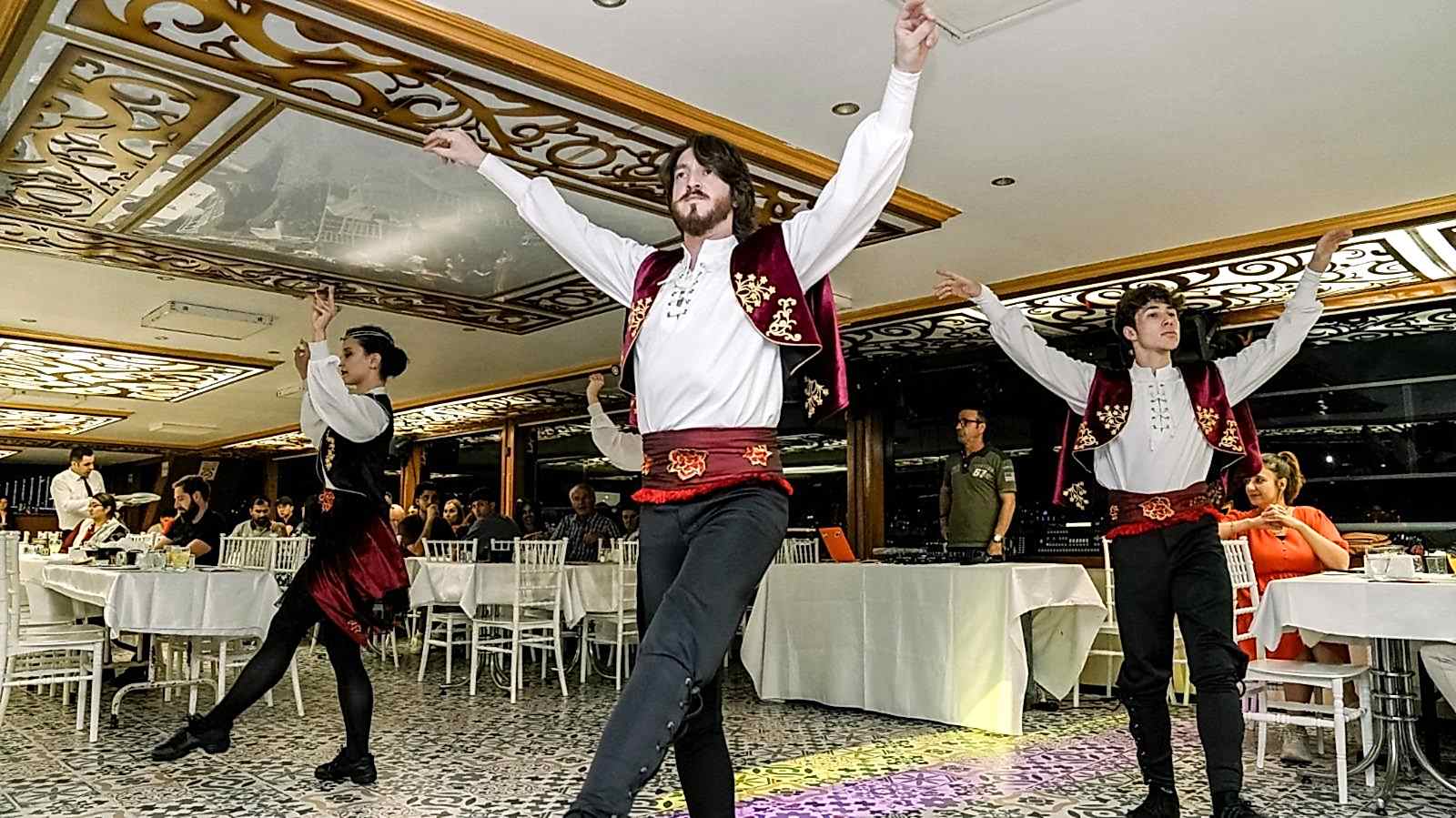 Bosphorus Dinner Cruise - VIP Front of Show Table ( Unlimited Soft Drink + Dinner + Turkish Show + Meeting Point)