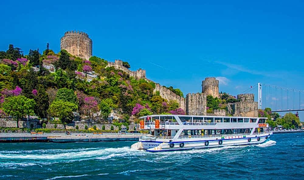 Morning Cruise along the Bosphorus with Breakfast