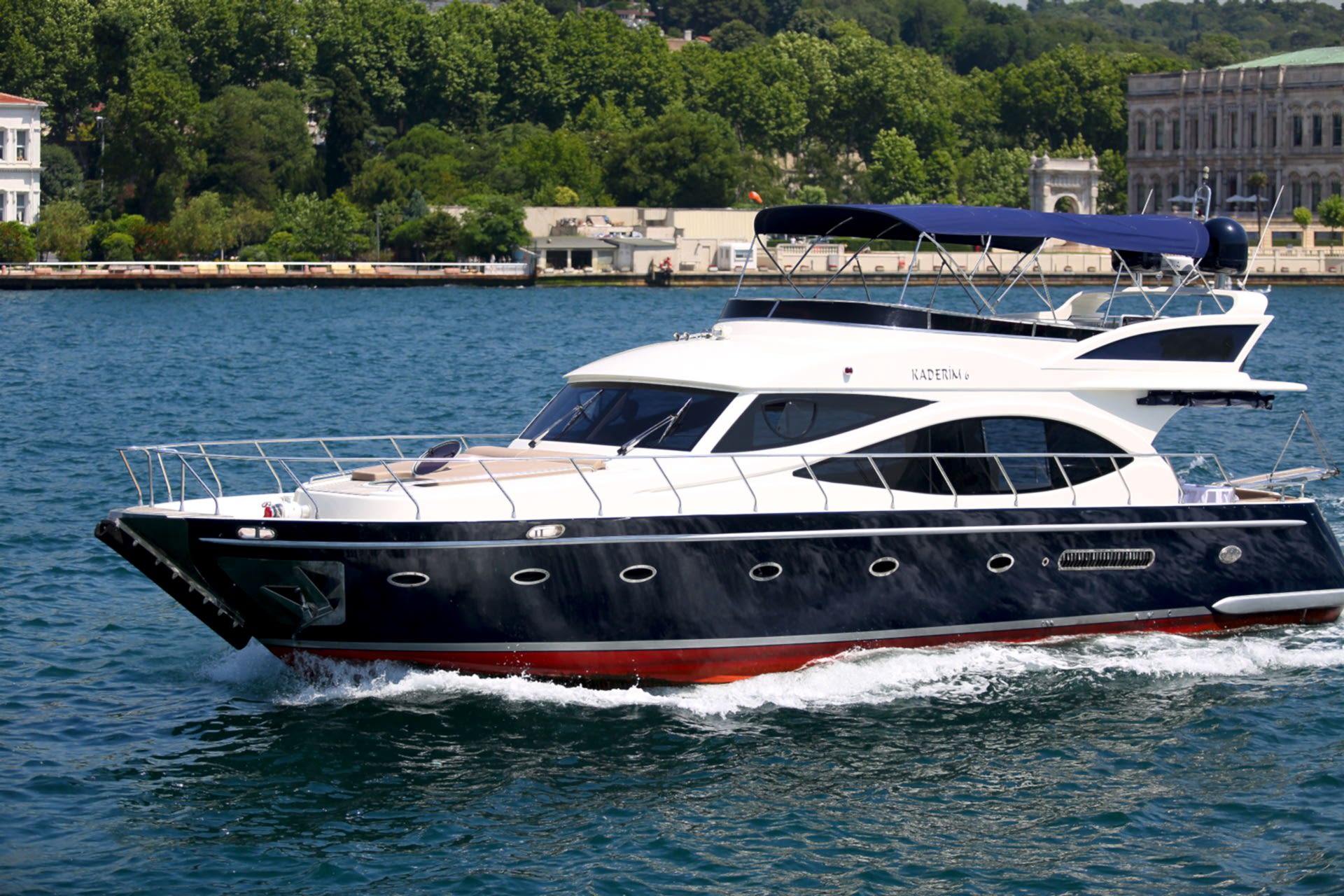 PRIVATE LUXURY YACHT