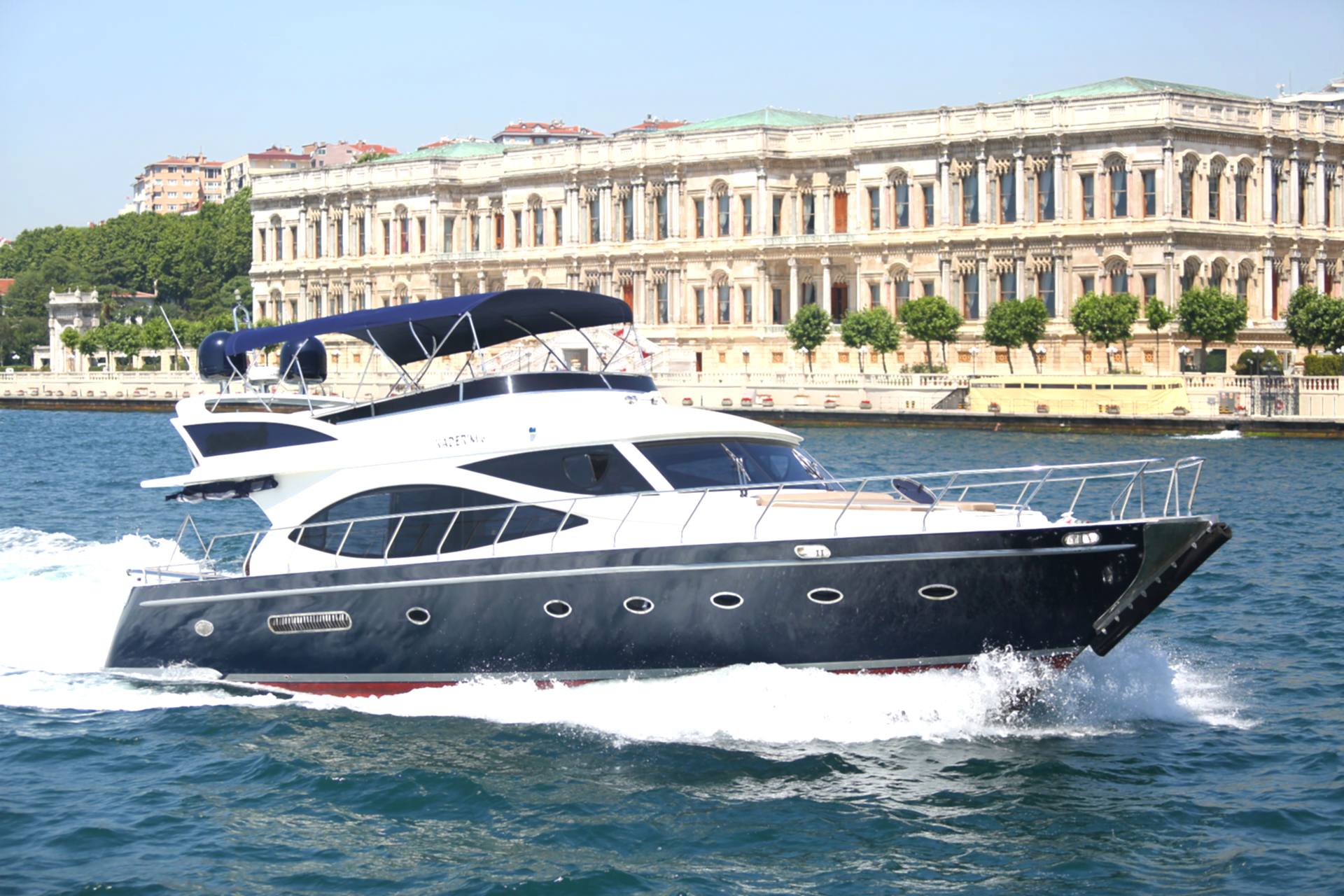 PRIVATE LUXURY YACHT