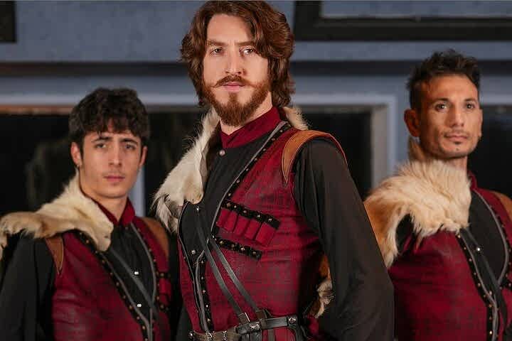 Bosphorus Dinner Cruise - VIP Front of Show Table ( Unlimited Soft Drink + Dinner + Turkish Show + Meeting Point)