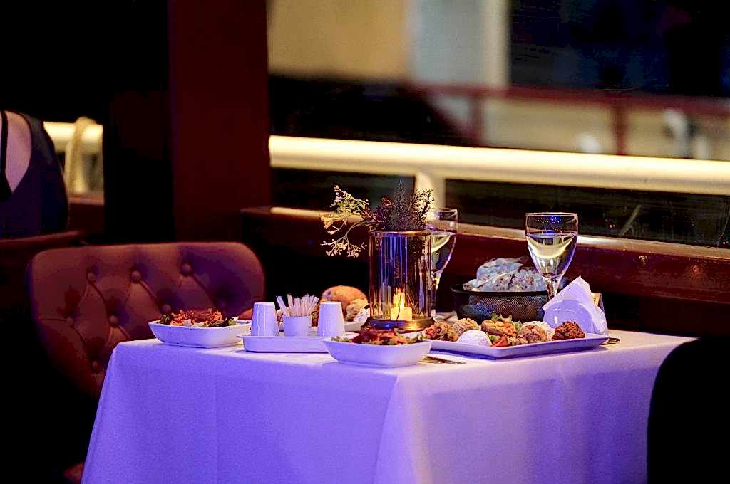 PRIVATE VIP TABLE WITH HOTEL PICK UP AND WITH UNLIMITED ALCOHOL