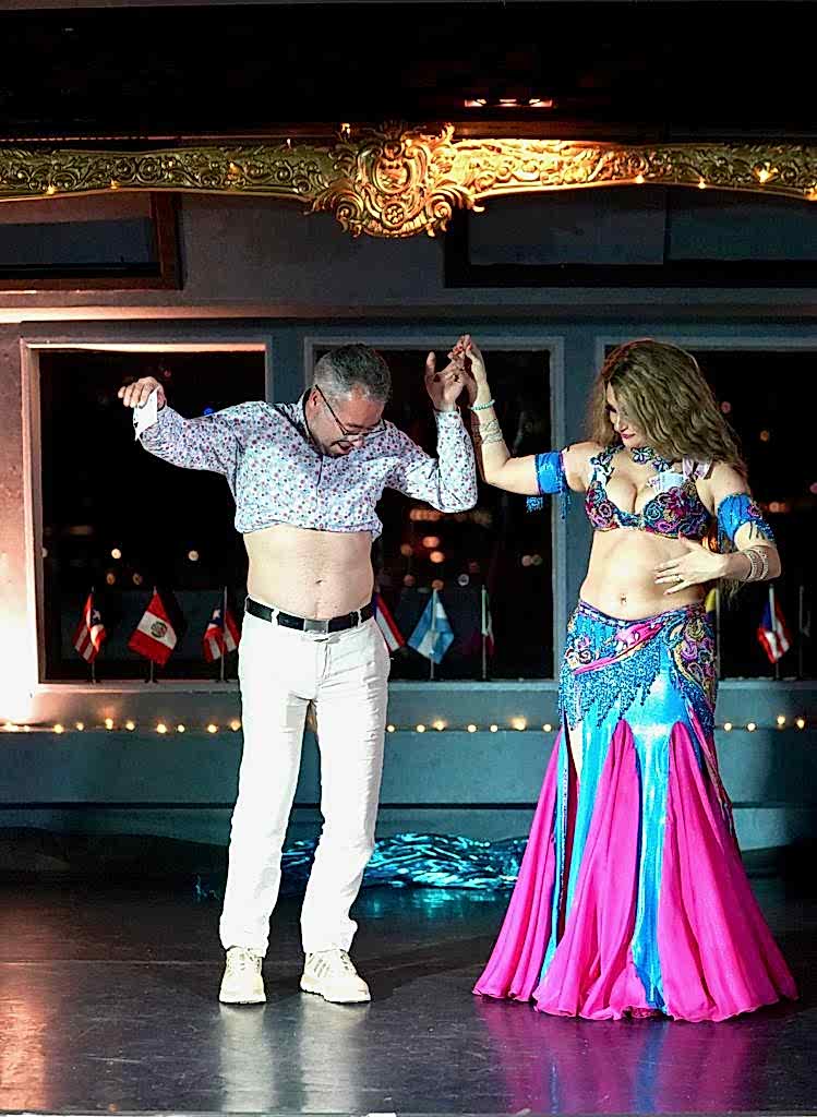 Bosphorus Dinner Cruise - VIP Front Table ( Unlimited Soft Drinks & Local Alcohol + Dinner + Turkish Show + Meeting Point)