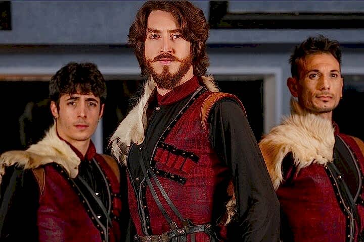 Bosphorus Dinner Cruise - VIP Front Table ( Unlimited Soft Drinks & Local Alcohol + Dinner + Turkish Show + Meeting Point)