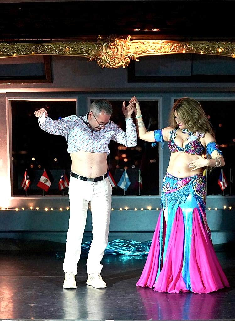 Bosphorus Dinner Cruise (Soft Drinks & Local Alcohols + Dinner + Hotel Transfer + Turkish Show )- Standart Table