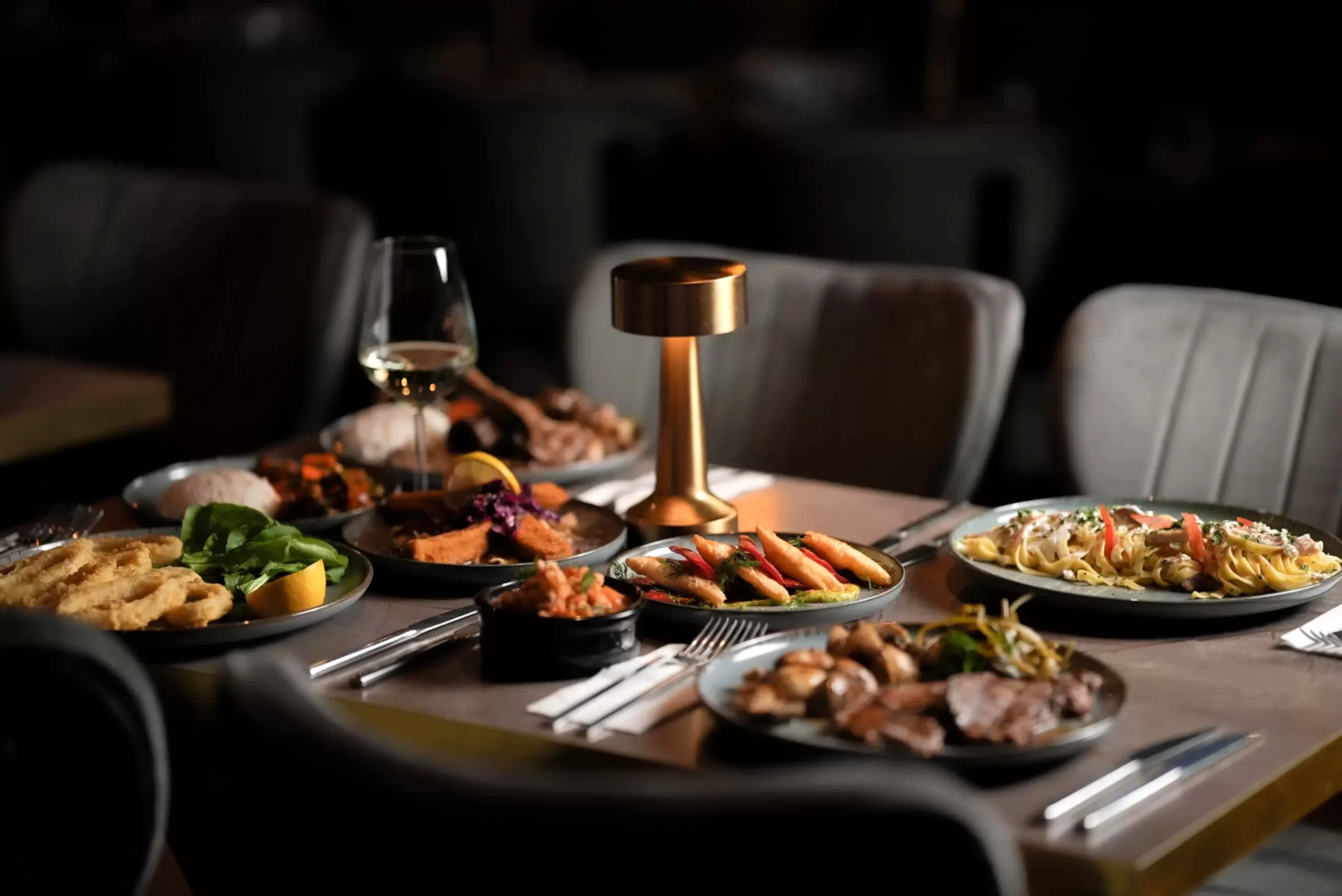 Bosphorus Dinner Cruise (Soft Drinks & Local Alcohols + Dinner + Hotel Transfer + Turkish Show )- Standart Table