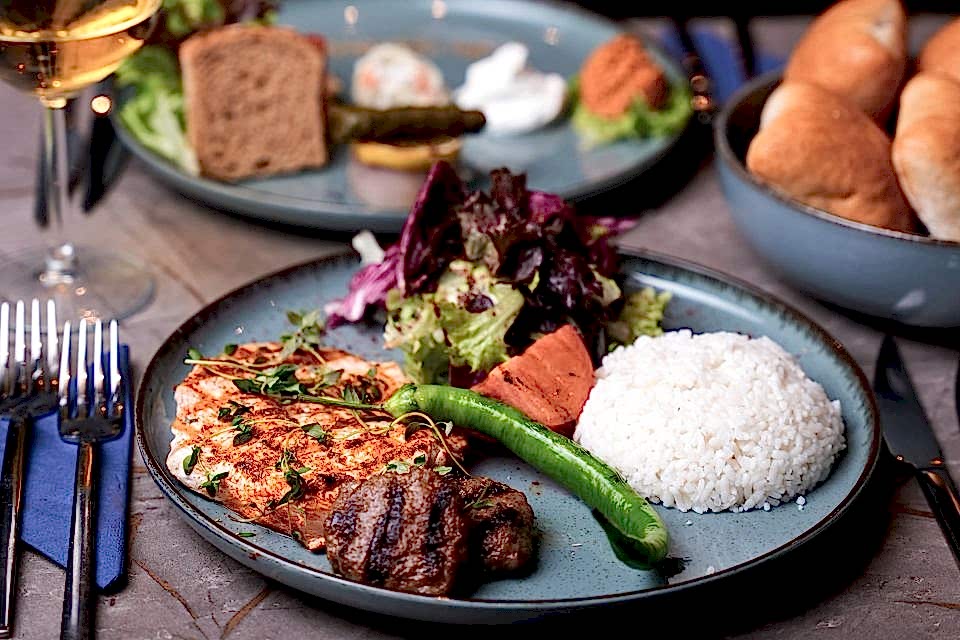 Bosphorus Cruise : Only Turkish Show ( Entertainment) + Hotel Transfer ( Standart Backide Table)