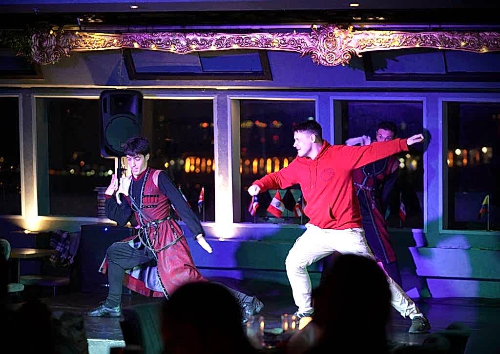 Bosphorus Cruise : Only Turkish Show ( Entertainment) + Hotel Transfer ( Standart Backide Table)