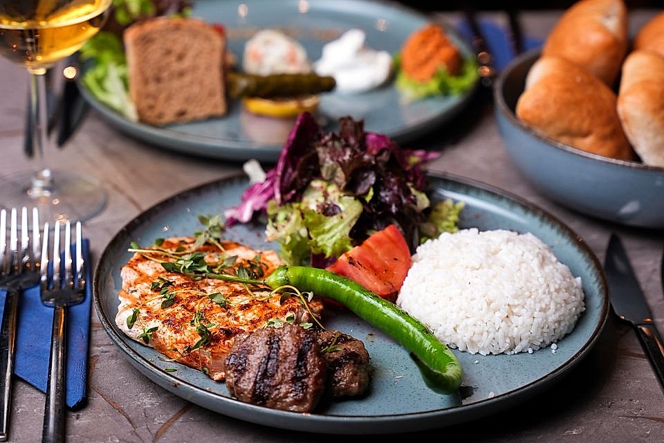 Bosphorus Cruise : Only Turkish Show ( Entertainment) + Hotel Transfer ( Close to Show Table)