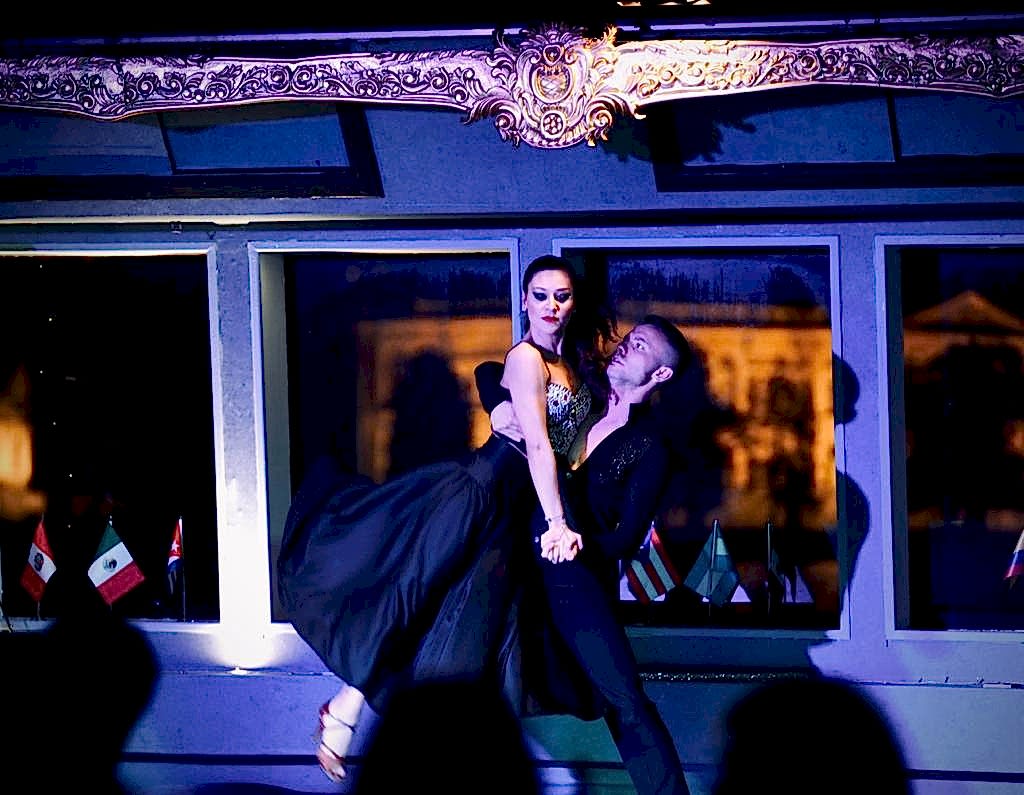 Dinner Cruise Bosphorus Only Turkish Show ( Entertainment) + Hotel Transfer ( Front of Show Vip Table )