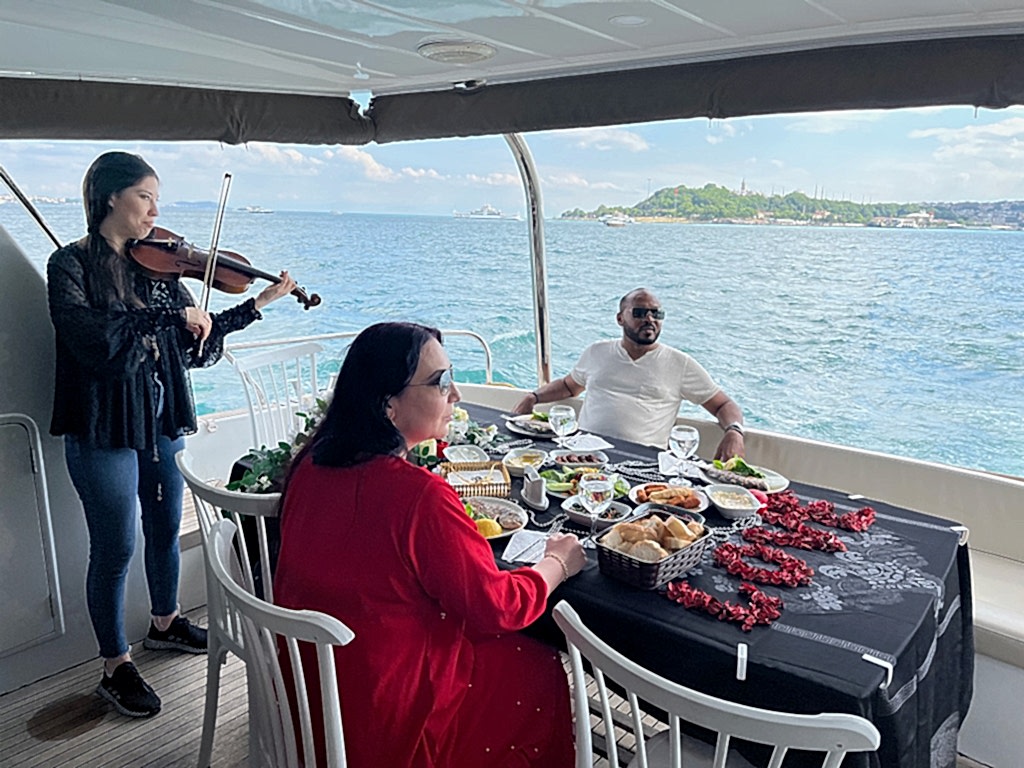 BEST BOSPHORUS Sunset Sail- Luxury Yacht Cruise - With Hotel Transfer & PROFESSIONAL GUIDE 