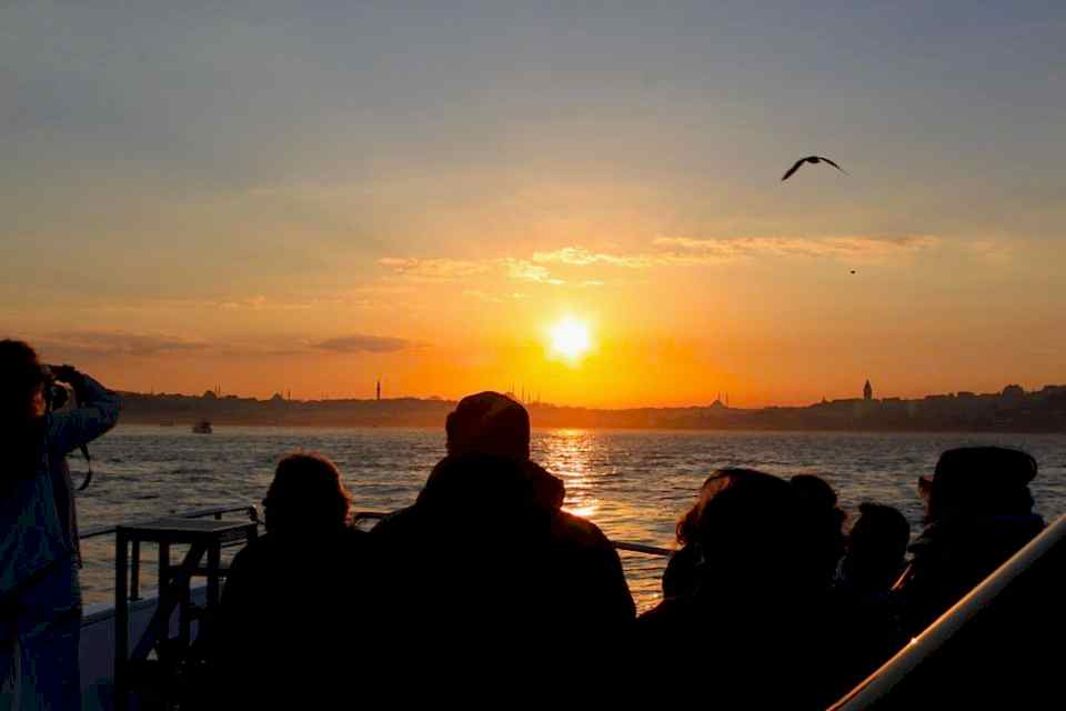 BEST BOSPHORUS Sunset Sail- Luxury Yacht Cruise - With Hotel Transfer & PROFESSIONAL GUIDE 