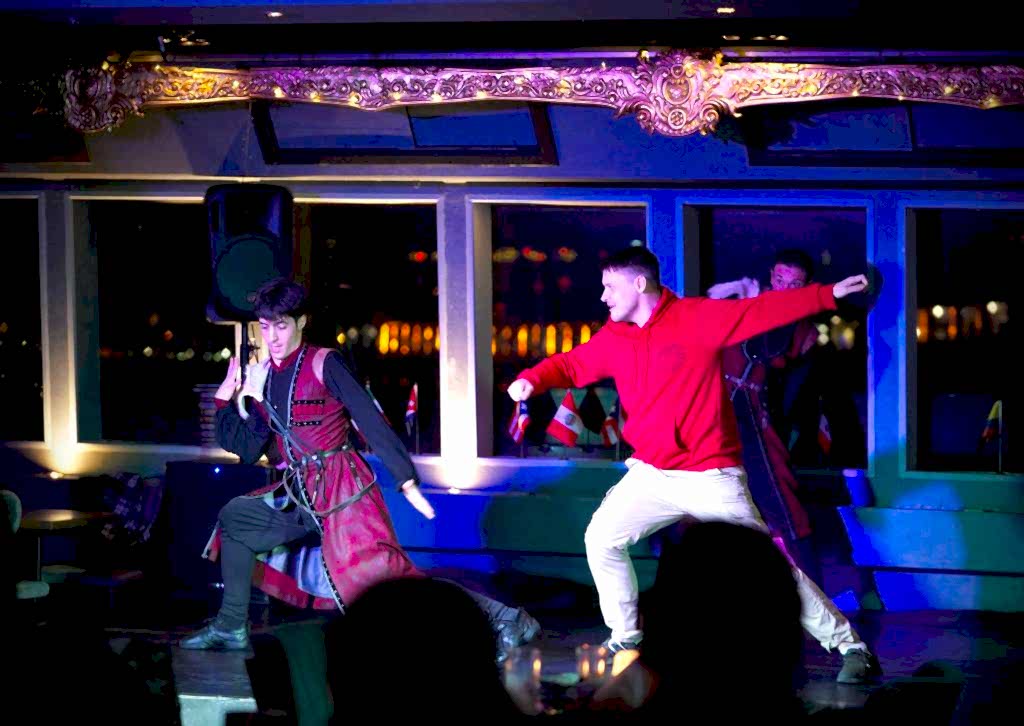 PRIVATE CLOSE TO SHOW PRİVATE TABLE W. UNLIMITED ALCOHOL DRINKS- with Hotel Pick Up & Drop Off