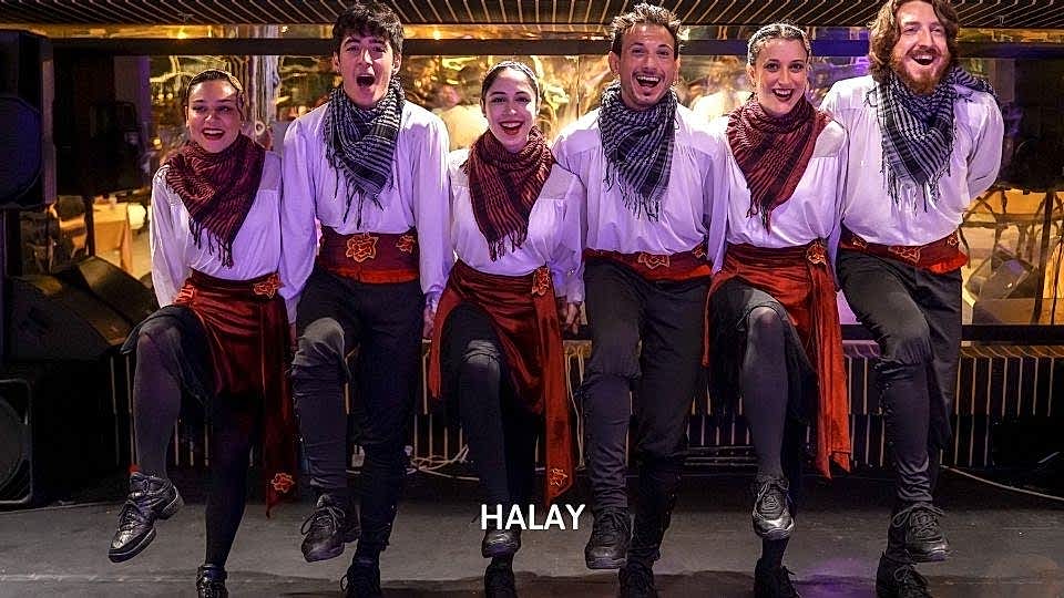 VIP PRİVATE FRONT TABLE W. UNLIMITED ALCOHOL DRINKS (1 st and 2 nd Row Table)- With Hotel Pick Up & Drop Off