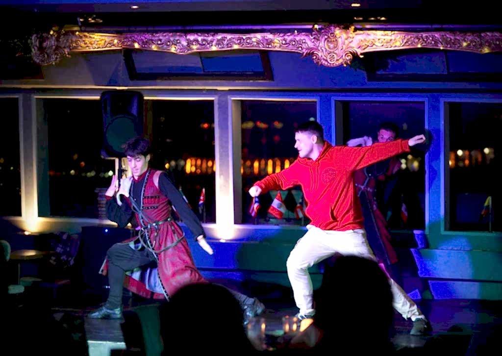 2024 TRENDY SALE - PRIVATE TABLE BOSPHORUS DINNER CRUISE (NON ALCOHOL) - SELF-COMING 