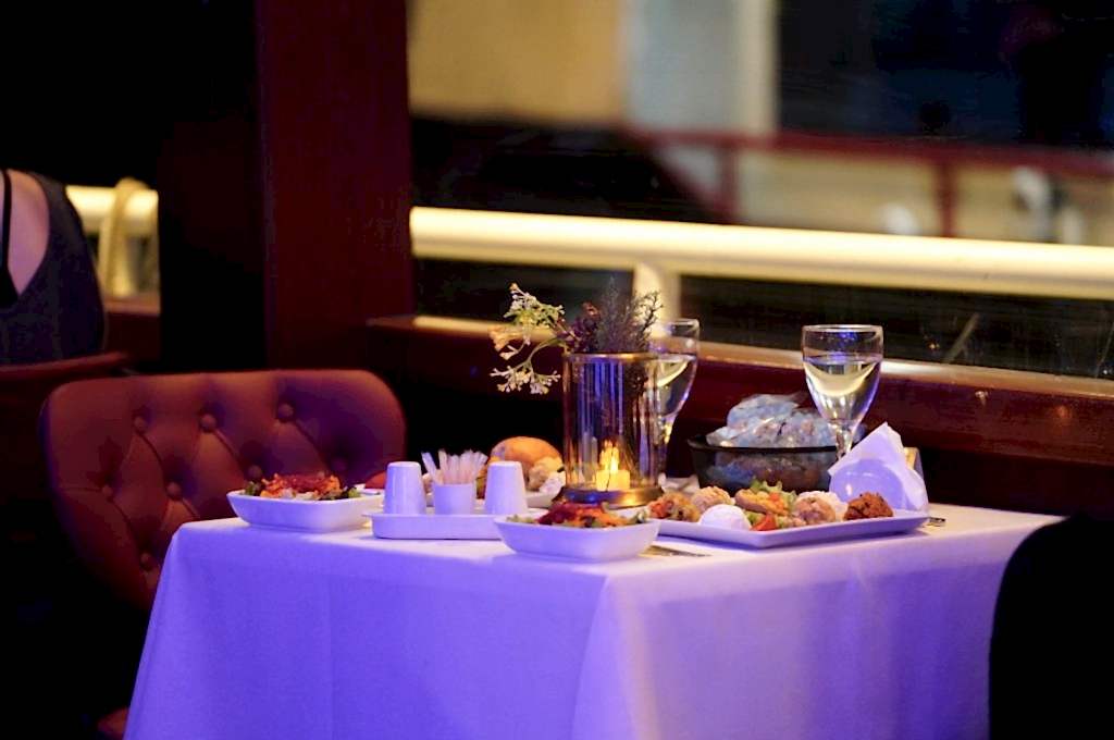 PRIVATE WINDOW SIDE STANDART TABLE WITH HOTEL PICK UP AND WITH UNLIMITED ALCOHOL