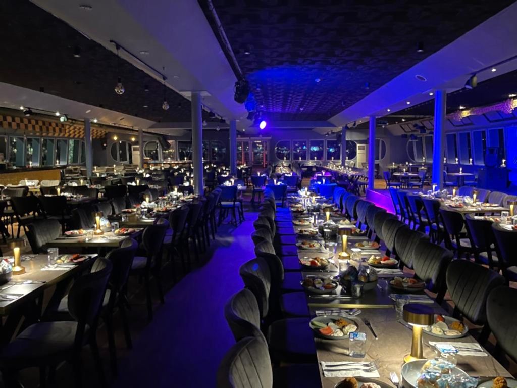 CRAZY SALE - VIP FRONT 1 ST OR 2 ND ROW TABLE (NON ALCOHOL) - NO PICKUP DROP OFF