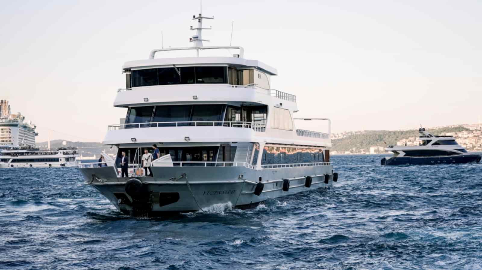 CRAZY SALE - VIP FRONT 1 ST OR 2 ND ROW TABLE (NON ALCOHOL) - NO PICKUP DROP OFF