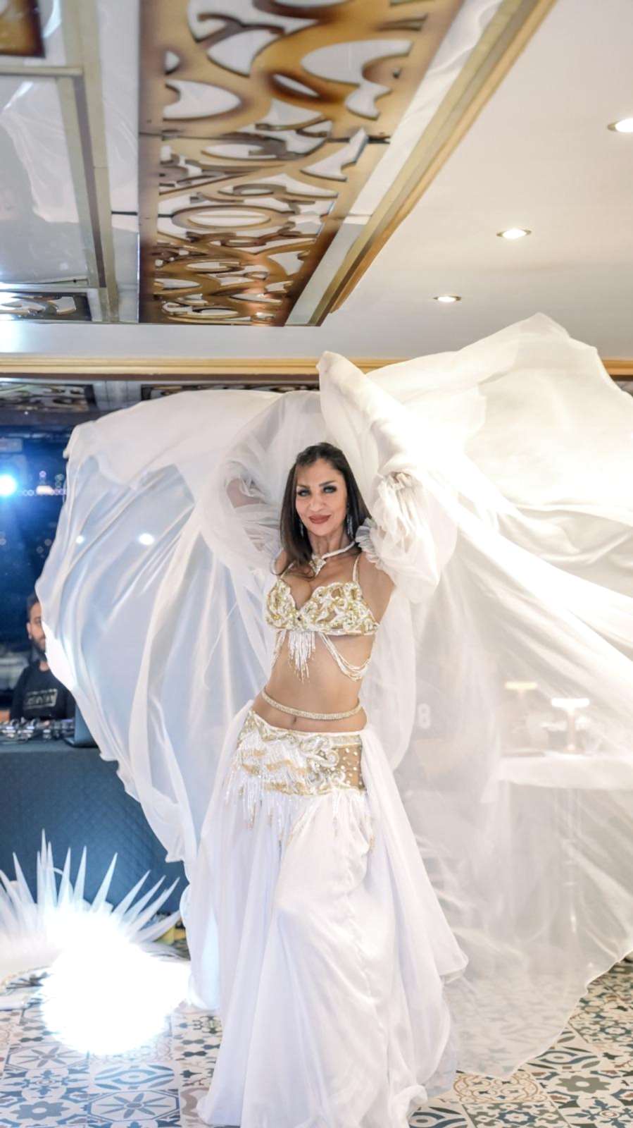 PRIVATE VIP TABLE WITH HOTEL PICK UP AND WITH UNLIMITED ALCOHOL