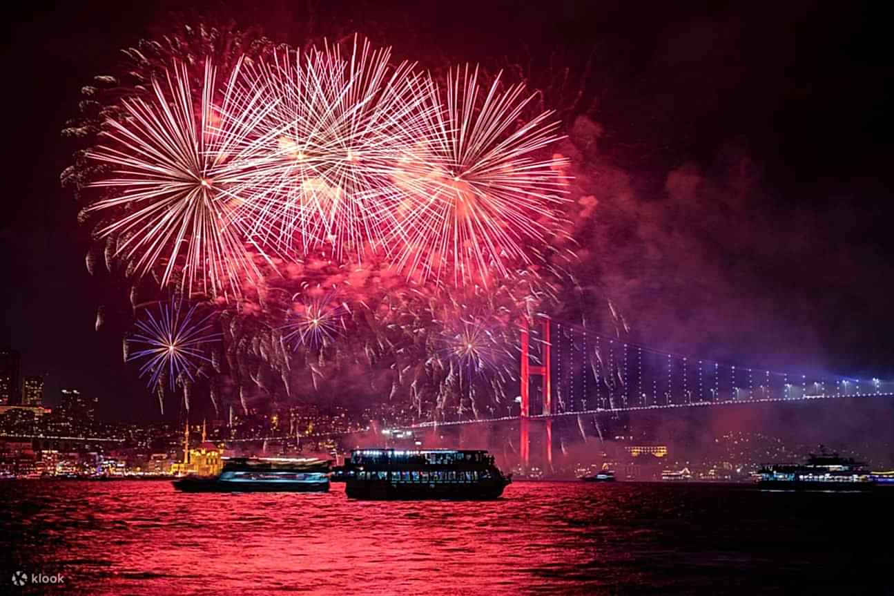 2026 NEW YEAR DINNER CRUISE - STANDARD PRIVATE TABLE ( including Pick Up and Drop off )