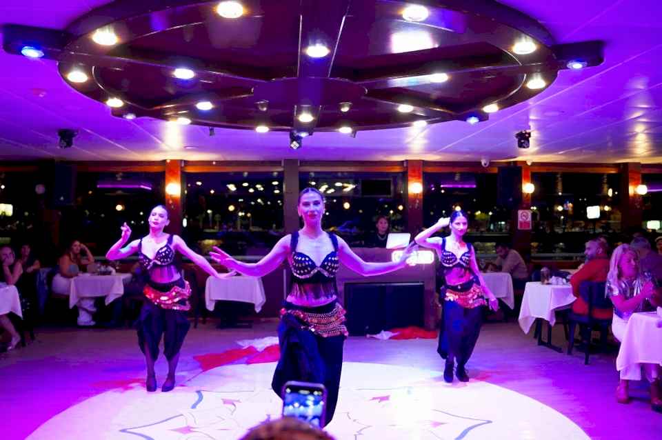 PRIVATE CLOSE TO STAGE TABLE BY THE WINDOW SIDE WITHOUT PICKUP AND NON ALCOHOL