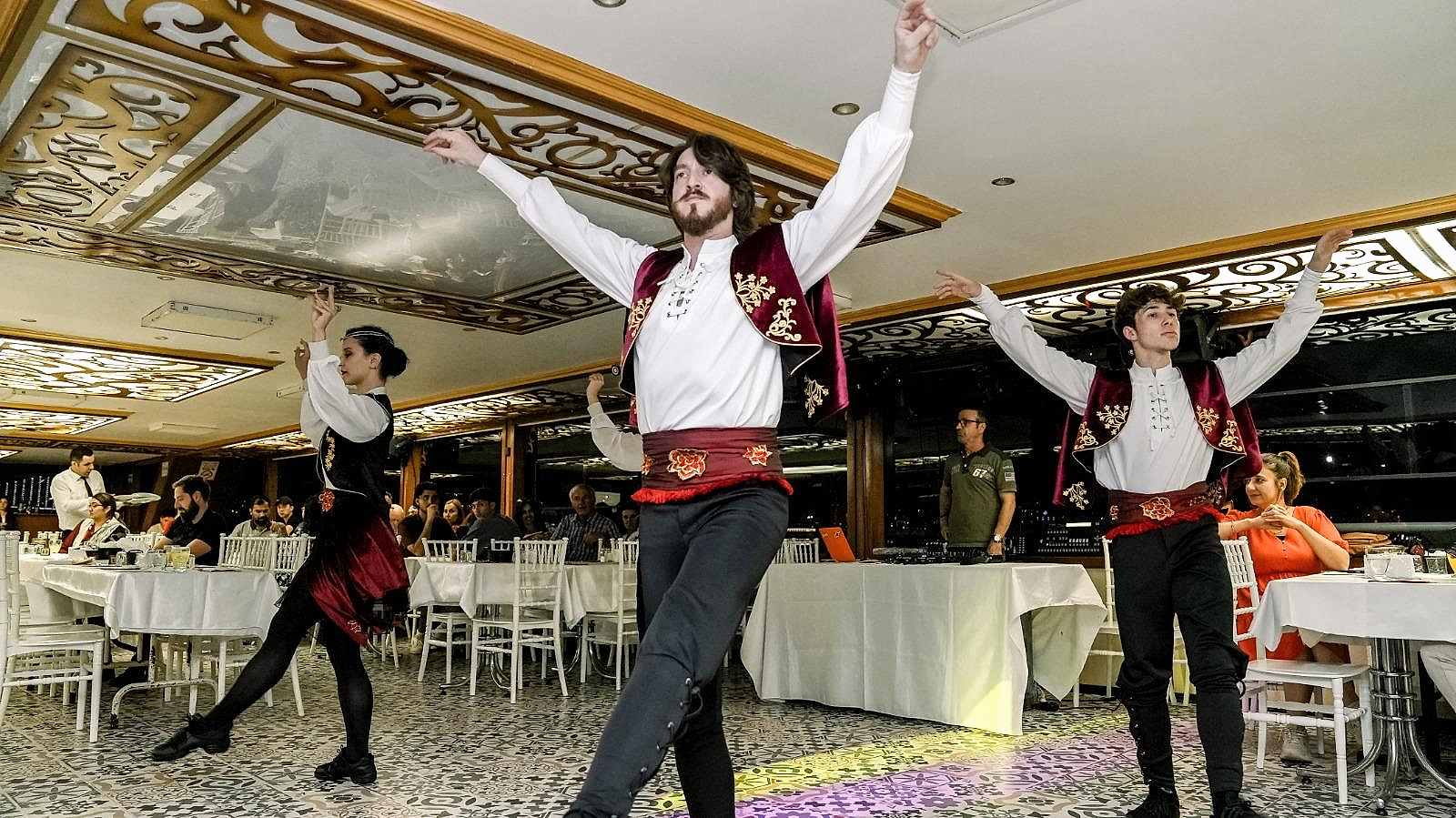 PRIVATE STANDARD TABLE Without Hotel Pick up And With Unlimited Alcohol