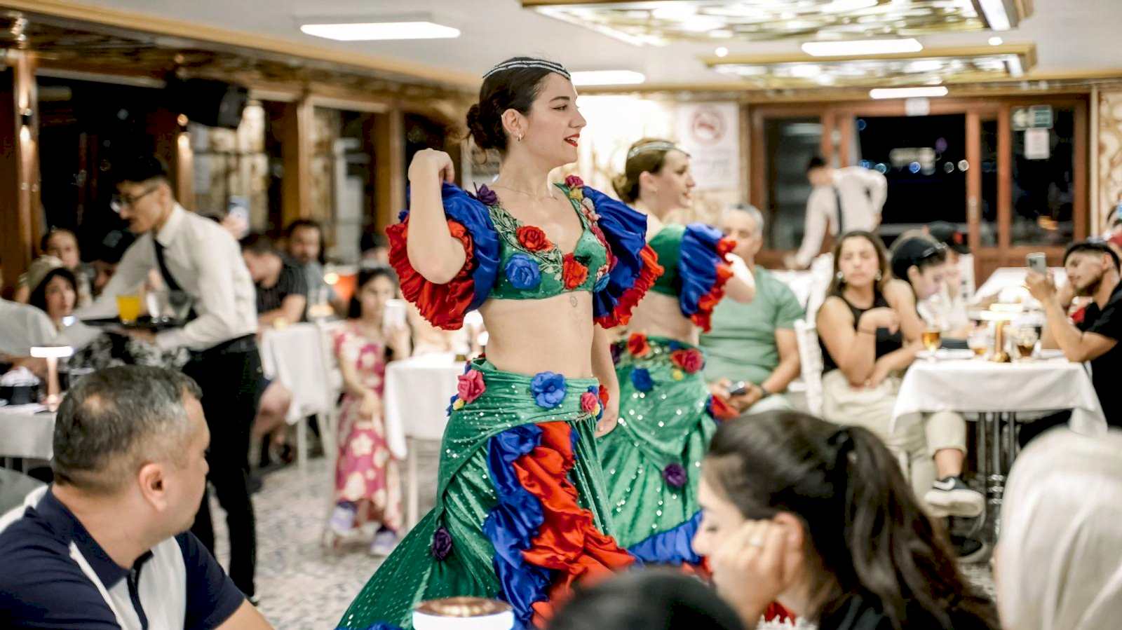 PRIVATE CLOSE TO STAGE TABLE BY THE WINDOW SIDE WITHOUT PICKUP AND WITH ALCOHOL