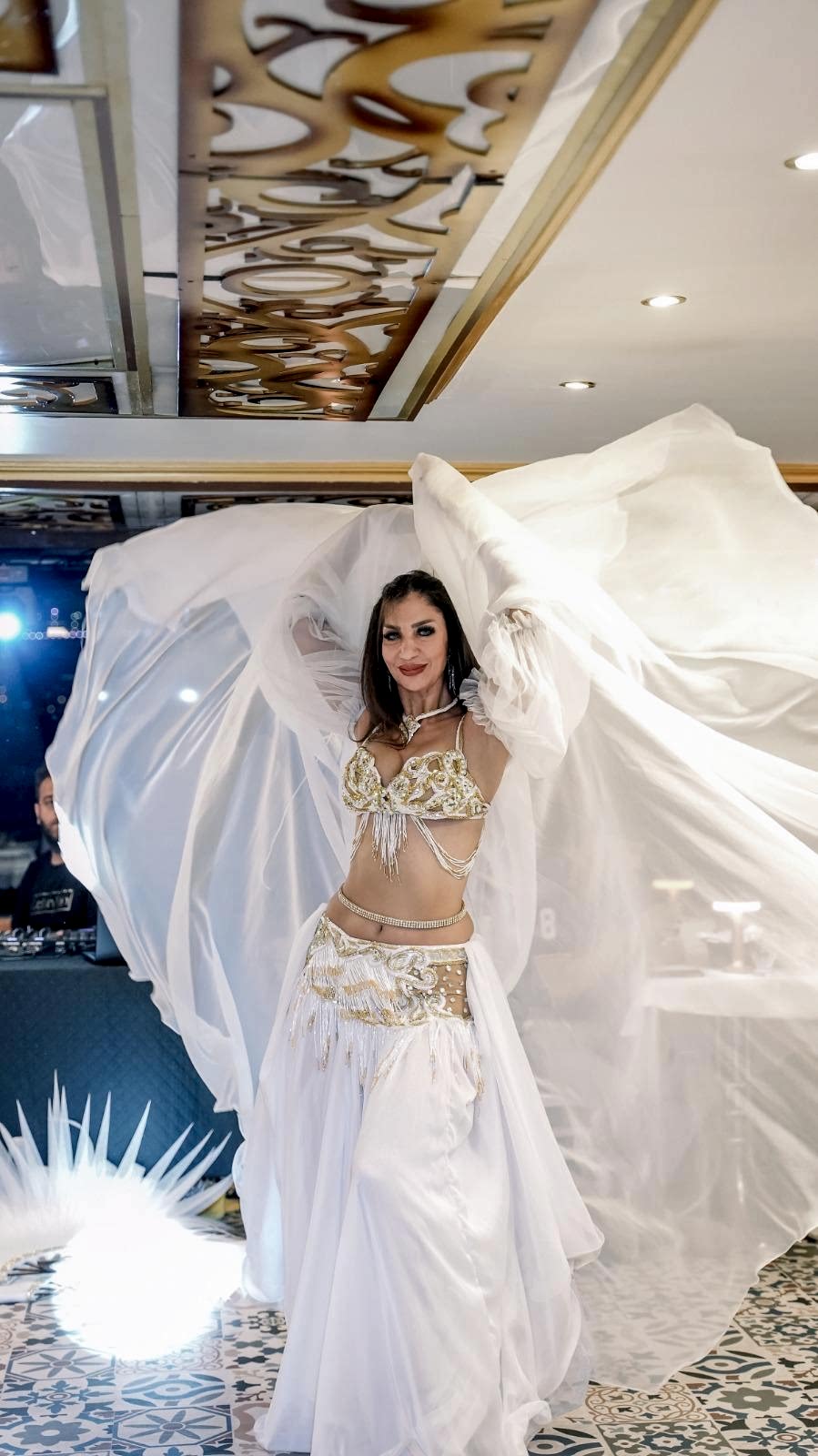 PRIVATE CLOSE TO STAGE TABLE BY THE WINDOW SIDE WITHOUT PICKUP AND WITH ALCOHOL